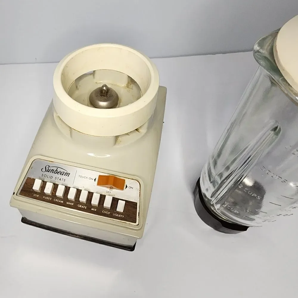 Sunbeam glass canister 4 cup VINTAGE USA Chicago IL 700 watts blender metal